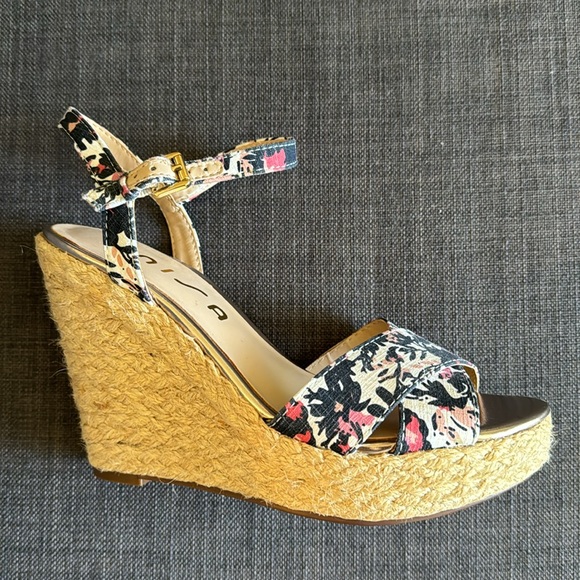NEW Unisa wedges, size 6.5. Tan with fabric design in white, navy, pink & peach. - Picture 2 of 5